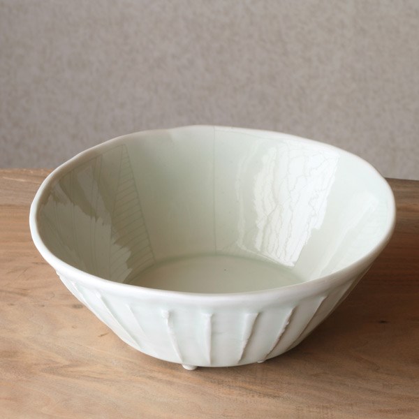 【磁器彫線模様入り足付き鉢】 ｈ108　和食器 陶芸 美濃焼 サラダ 煮物 盛り鉢 贈り物 結婚祝い 素敵 手作り 祝い