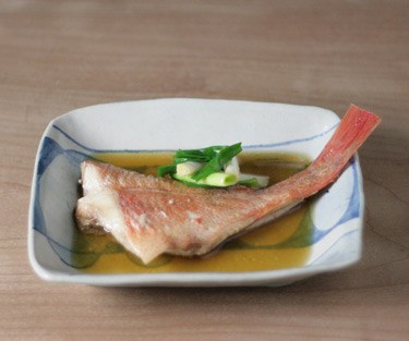 【染付け 丸模様角皿】S49 煮魚 煮物 美味しい 人気 おしゃれ 素敵 かわいい 誕生日 プレゼント 陶芸
