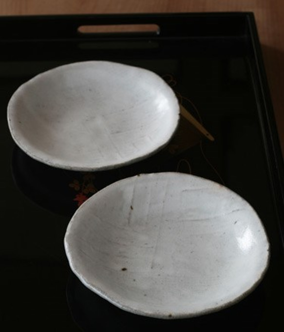 【長石釉丸皿】S80 盛り皿 取り皿 美味しい 人気 おしゃれ 素敵 かわいい 誕生日 プレゼント 陶芸 2枚目の画像