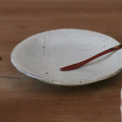 【長石釉丸皿】S80 盛り皿 取り皿 美味しい 人気 おしゃれ 素敵 かわいい 誕生日 プレゼント 陶芸 4枚目の画像
