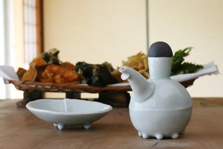 【青白磁 醤油入れ 丸】A6 高級料亭 美味しい料理 お祝い かわいい 素敵 プレゼント おしゃれ 陶芸