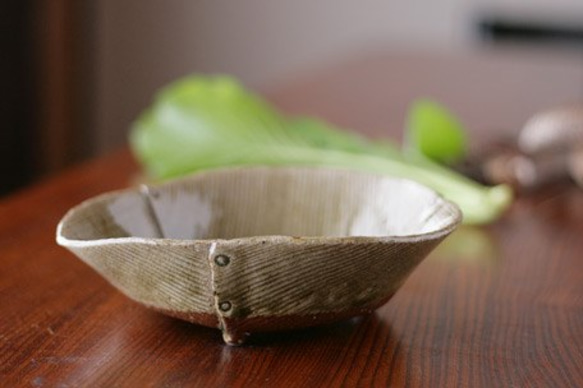 【灰釉 鉢中】ｈ48　煮物 盛り鉢 取り鉢 おしゃれ 素敵 かわいい 美味しい 結婚祝い 陶芸 1枚目の画像
