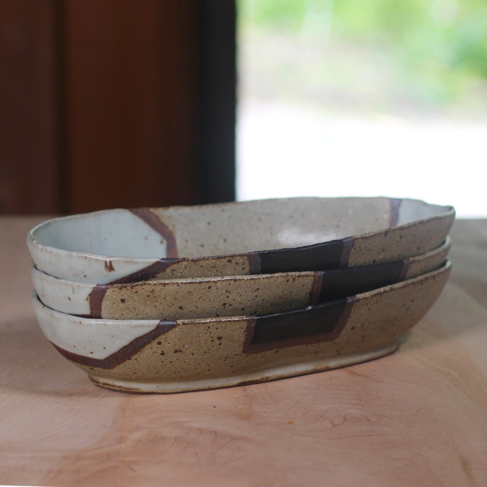 【塗り分け 小判鉢】ｈ50　和食器 陶芸 美濃焼 盛り鉢 煮物 取り鉢 サラダ 結婚祝い プレゼント 素敵 陶器 手作り
