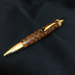 世界で最も高価な希少材  スネークウッド(Snake wood)の木製ボールペン  回転式 2枚目の画像