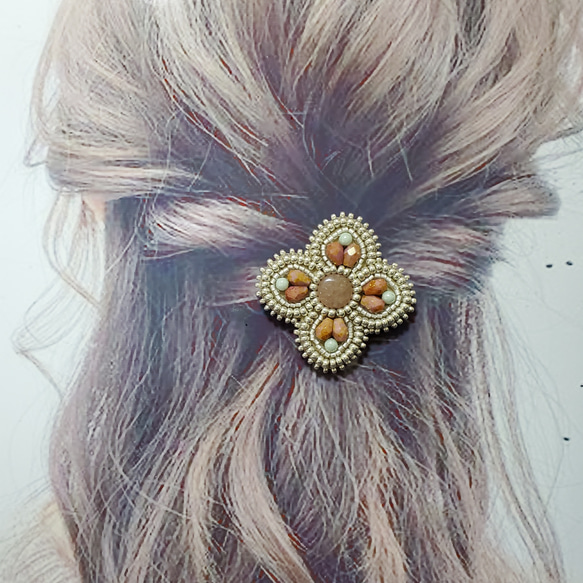 ビーズ刺繍ヘアゴム　ストロベリークォーツポニー 2枚目の画像