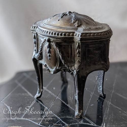French antique【フランス製アンティーク】装飾ジュエリーケース