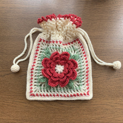 ☆♪バラモチーフの編み巾着(赤) 1枚目の画像