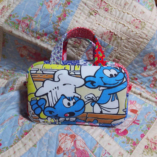 ヴィンテージシーツをリメイク ｽﾏｰﾌ&ﾌﾟﾚｼｬｽﾓｰﾒﾝﾄのﾐﾆﾎﾞｽﾄﾝbag ﾊﾝﾄﾞﾒｲﾄﾞ