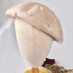 Dimoya [輕柔滿天星] 粉膚色刺繡花朵紗網造型羊毛貝蕾帽 第3張的照片