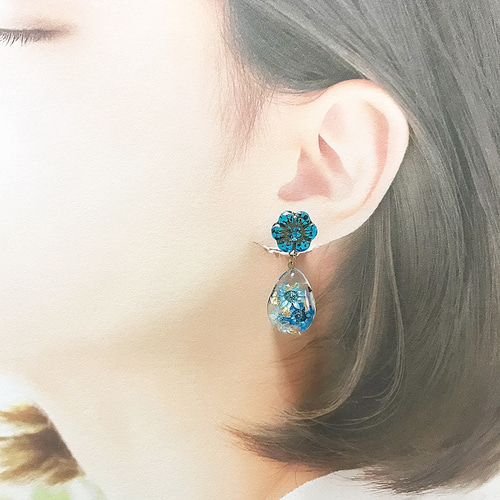 ブルーフラワーチェコビーズとしずくピアス/イヤリング ピアス 