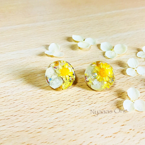 スワロフスキーとフラワーパールのピアス/イヤリング | Azuki