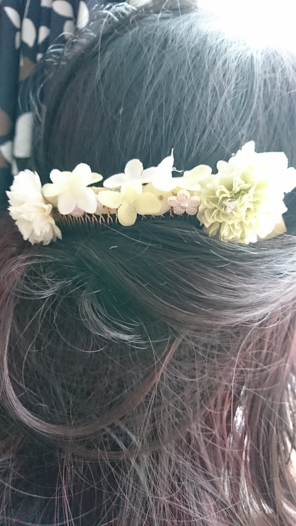 紫陽花とボタンのヘアコーム 2枚目の画像