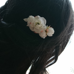 白薔薇のヘアコーム 2枚目の画像