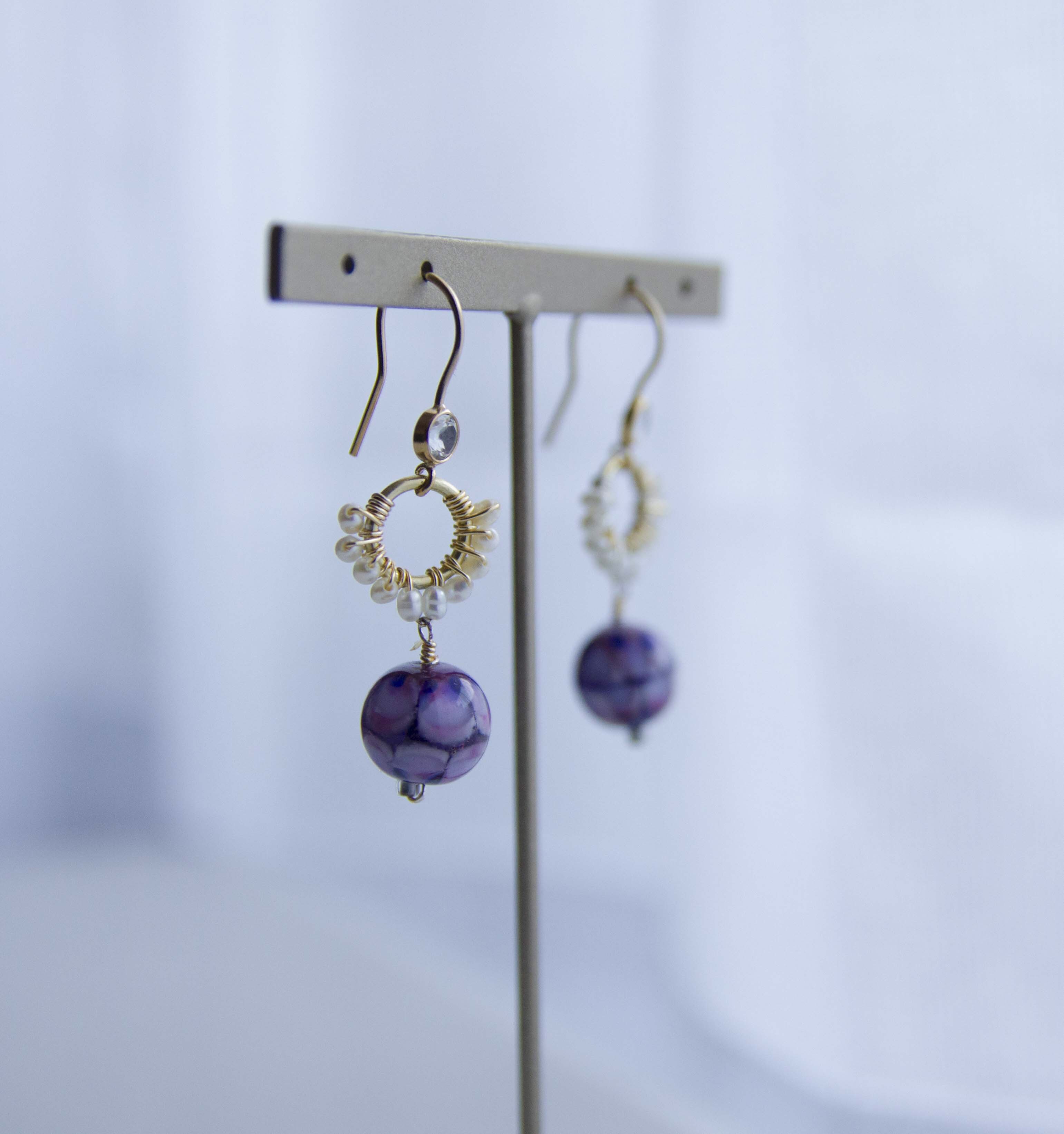 オーダー商品　紫のとんぼ玉と淡水パールのピアス 14kgf ホワイトトパーズつき