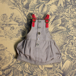 22cmのドール服　3点セット   可愛いトップス・ジャンパースカートとソックス 3枚目の画像