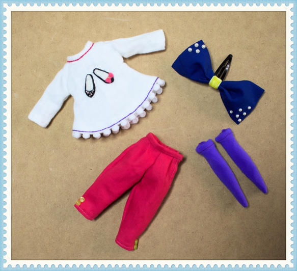 ブライスの服    パンプス模様ののトップス・パンツ・ソックスとヘアピン 4点セット 2枚目の画像