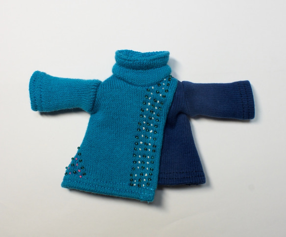 22cmのドール服    　ブルー系セーターとスカート 3枚目の画像