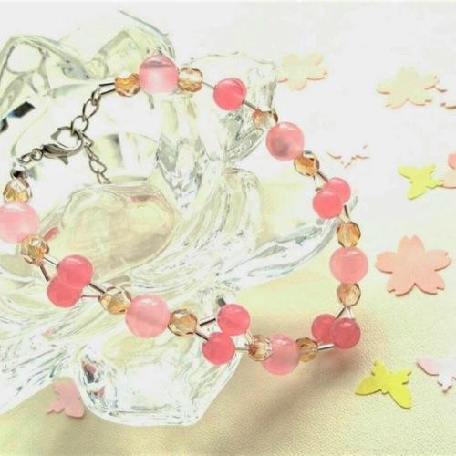 8の字編みのサクランボ風デザインビーズブレスレット(ピンク