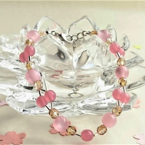 8の字編みのサクランボ風デザインビーズブレスレット(ピンク