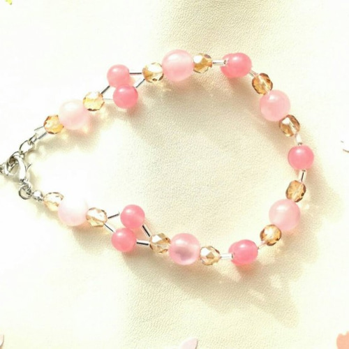 8の字編みのサクランボ風デザインビーズブレスレット(ピンク