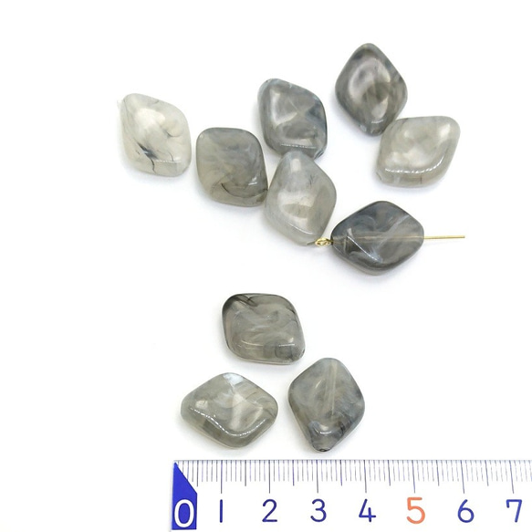 10個☆天然石調*アシンメトリーダイヤ型ビーズ☆グレー【bei12gr】k 3枚目の画像