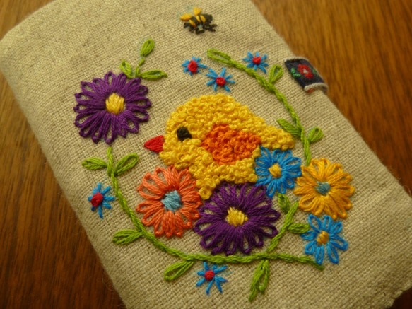 手縫い刺繍のカードケース（ベージュ） 名刺入れ・カードケース