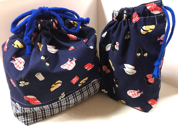 お寿司柄のお弁当袋&コップ袋のセット（紺色） 1枚目の画像