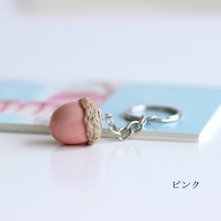 【ピンク】可愛いどんぐりの付いたハンドメイド陶磁器キーリングcm001 2枚目の画像