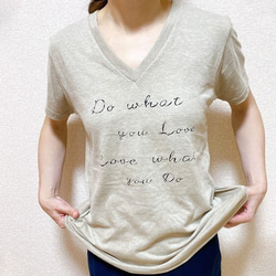 VネックTシャツ　Do what you love　ミックスベージュ　レディース　送料無料 4枚目の画像