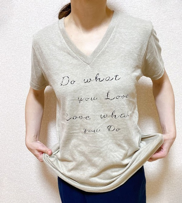 VネックTシャツ　Do what you love　ミックスベージュ　レディース　送料無料 4枚目の画像