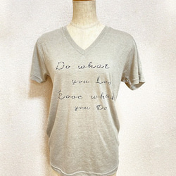 VネックTシャツ　Do what you love　ミックスベージュ　レディース　送料無料 7枚目の画像