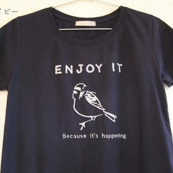 鳥Ｔシャツ　すずめ　enjoy it　ネイビー　オリジナルtシャツ　送料無料 2枚目の画像