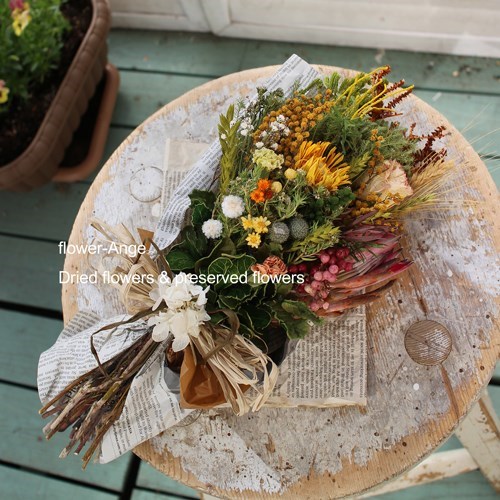 フレッシュなプロテアドライフラワー＆プリザーブドフラワーのスワッグ