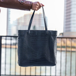 ナベゾーさん専用【正規品】PAVITRA トートバッグ クロコ型押し ネイビー 正規品】PAVITRA パヴィトラ トートバッグ クロコ型押し