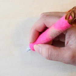 羊毛のボールペン ピンク 2枚目の画像