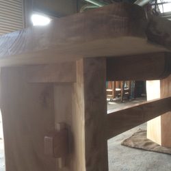 栃の木 一枚板ダイニングテーブル 受注生産 3枚目の画像
