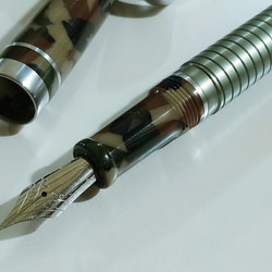 【木木手作】高級迷彩壓克力封端鋼筆、僅此一件、獨一無二、原木筆、木原子筆、禮品、贈品、鋼筆、鋼珠筆、書寫工具 第1張的照片