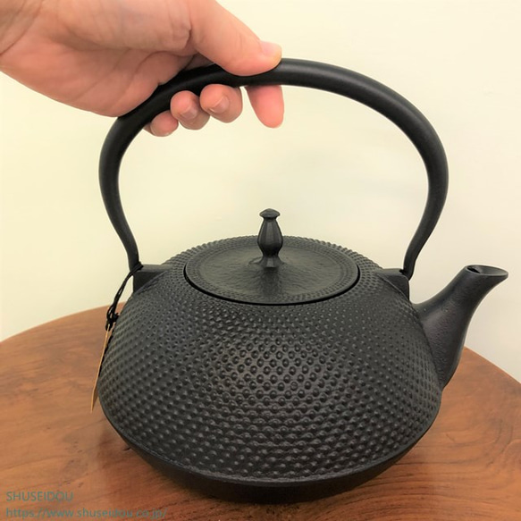 昔ながらのずっしり鉄瓶　南部鉄器算玉型アラレ黒IH対応 