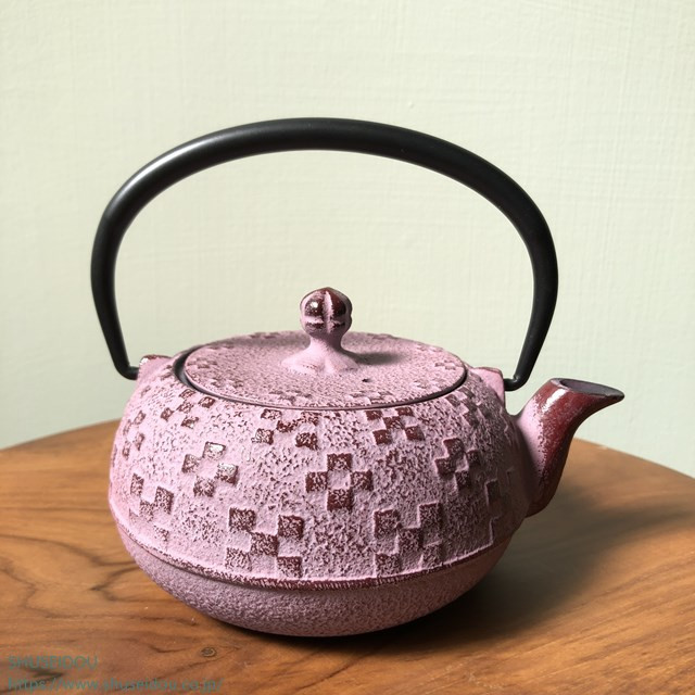 市松模様がかわいい　南部鉄器急須　花織(藍・ピンク）