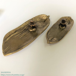 日本製　香立て　笹に蛙（大）（小）町工場で製作　伝統のかわいらしさです 3枚目の画像