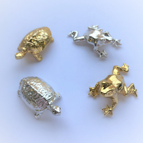 表情もリアルでかわいい 金銀縁起小物（亀・カエル） 箸・箸置き 工房
