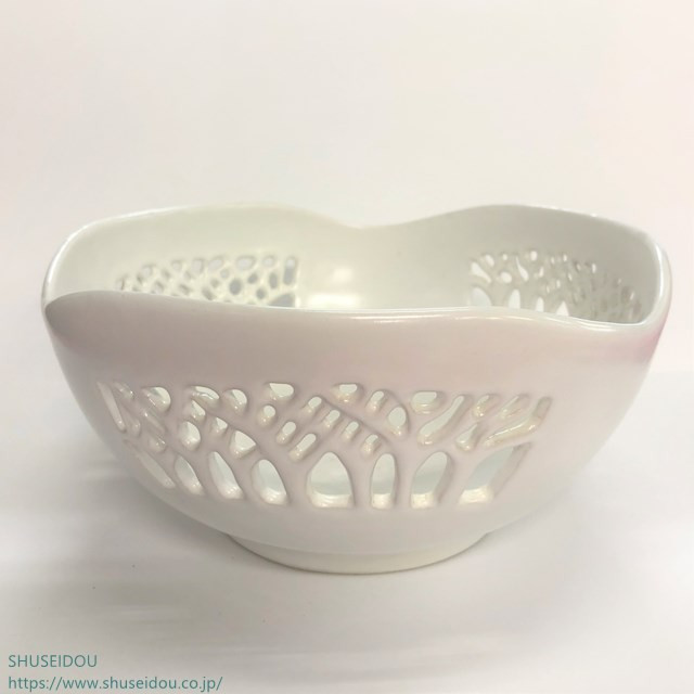 華やかだけれど丸みが心地よいお皿　透かし彫り菓子器　こもれび白