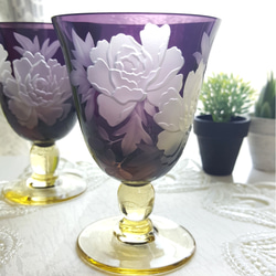 牡丹の玉足ワイングラス♡紫① 2枚目の画像