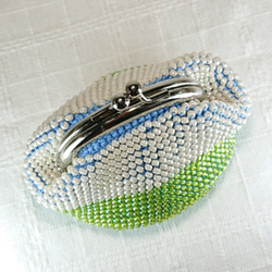 ビーズ編みがま口 青で緑と白 送料無料 2枚目の画像