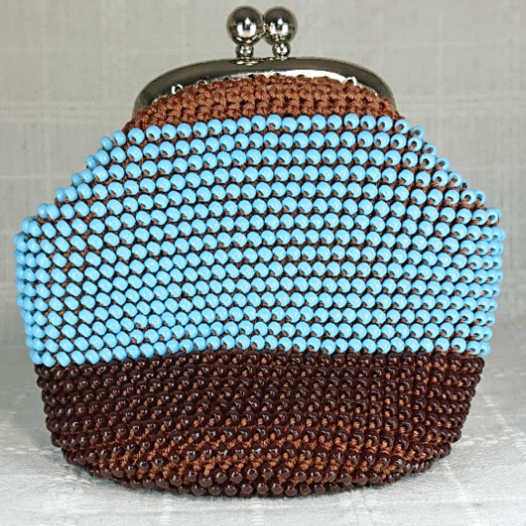 ビーズ編みがま口 茶色で茶色と水色 送料無料 4,316円