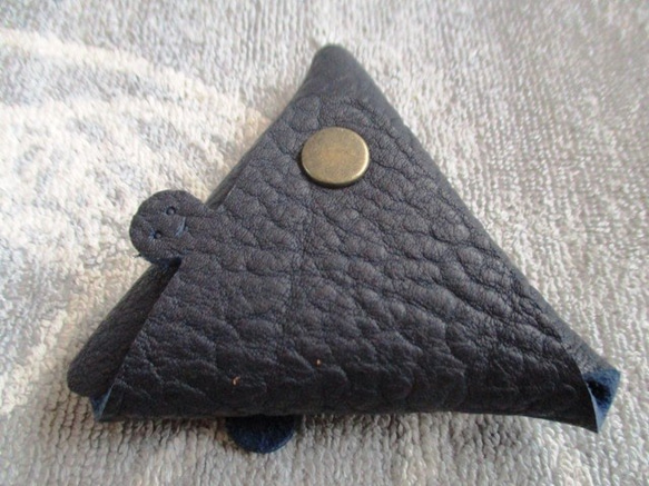 【1個お試し価格】ちょっと突き出たトリヨンの三角コインケース　少し小さめ 3枚目の画像