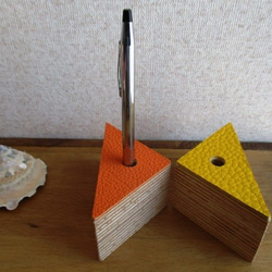 【新作】チーズのかけら、のような革と木で作ったペン立て 3枚目の画像