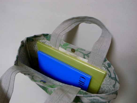 こだわりテキスタイルベイシックトート、岡山産リネン100%使用、麻、大人トート、B4　ナチュラル×グリーングラデーション 8枚目の画像