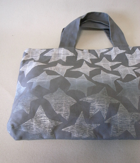 こだわりテキスタイルお星柄グラデーション、ベイシックトート、半防水加工生地使用、A3、B4サイズ 3枚目の画像