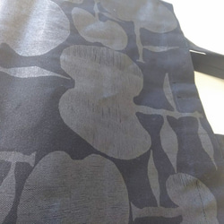 りんごトートバック　国産帆布×半防水帆布　丈夫な２枚仕立て　オリジナルテキスタイル　黒×黒　離島を除き送料無料 8枚目の画像